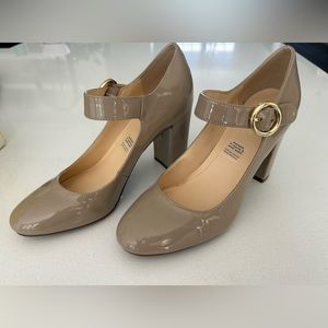 Size8.5 Liz Claiborne LC Savannah Deserto Mary Jane heels.